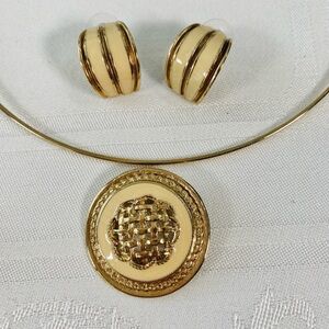 Elegant Gold and Cream Jewelry Set